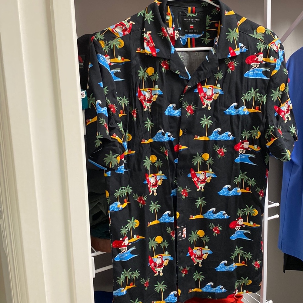 Men’s Holiday Santa print button up shirt